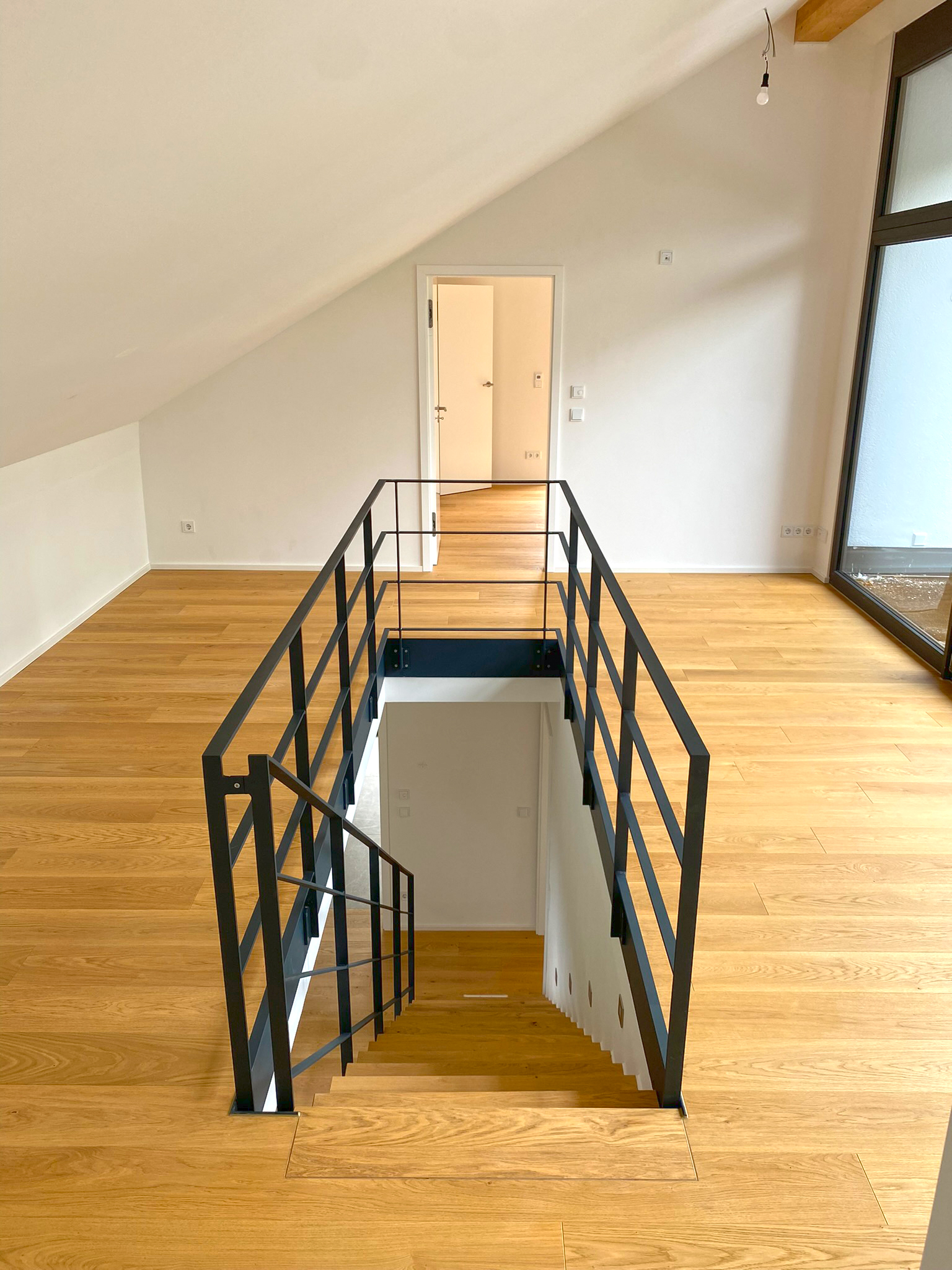 Fußboden mit passender Treppe Eiche markant