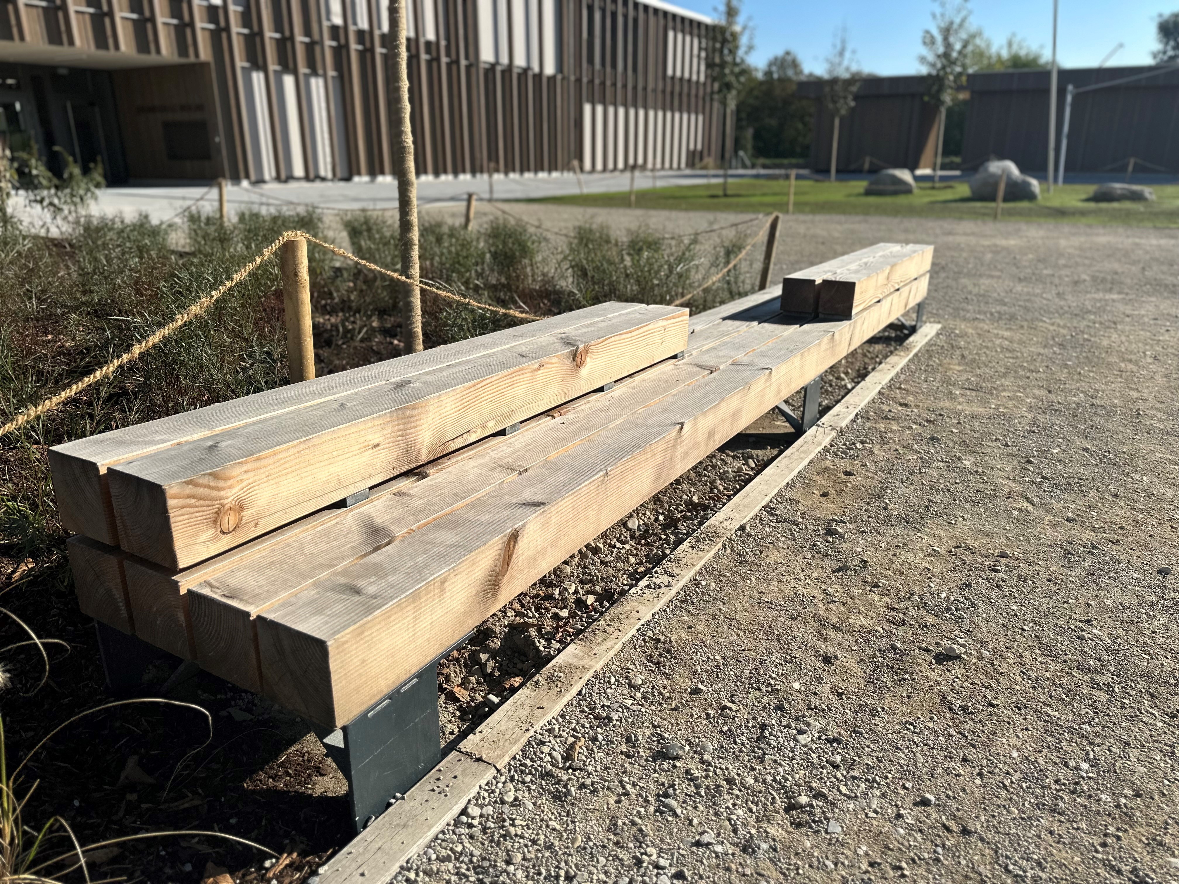 Sonderanfertigung Massivholz Outdoor Bänke für Schulhof